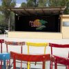 Palco esterno con scritta 